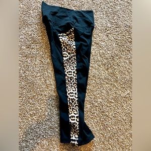 EUC legging with pockets! Capris length